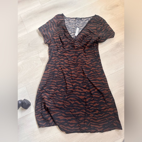 Madewell abstract print V neck mini dress. - Picture 3 of 5